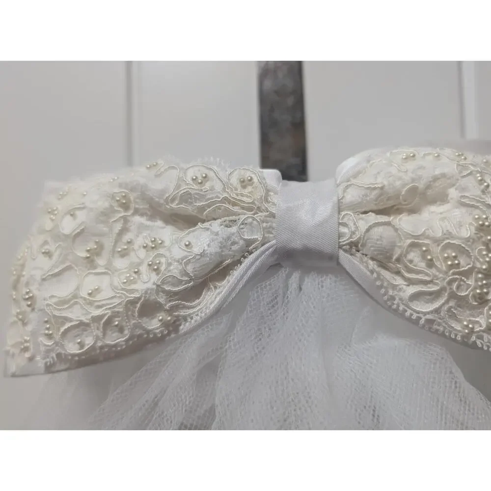 Crocheted Floral Beaded Bow Lace Wedding Veil 35 Inch